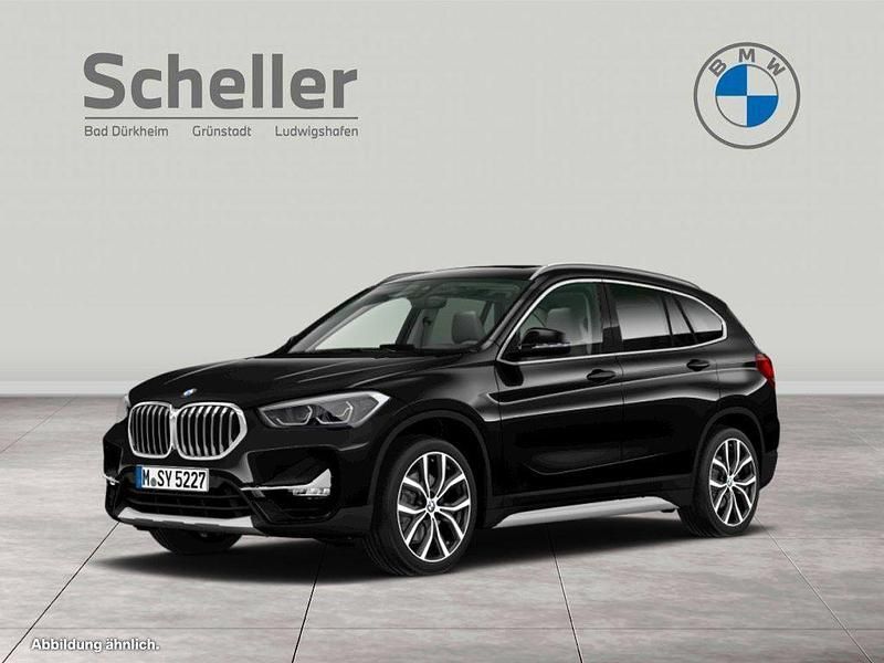 Black sapphire Gebraucht 2022 BMW X1 xLine SUV | 33.900 € (Teuer) - Bild 1/4