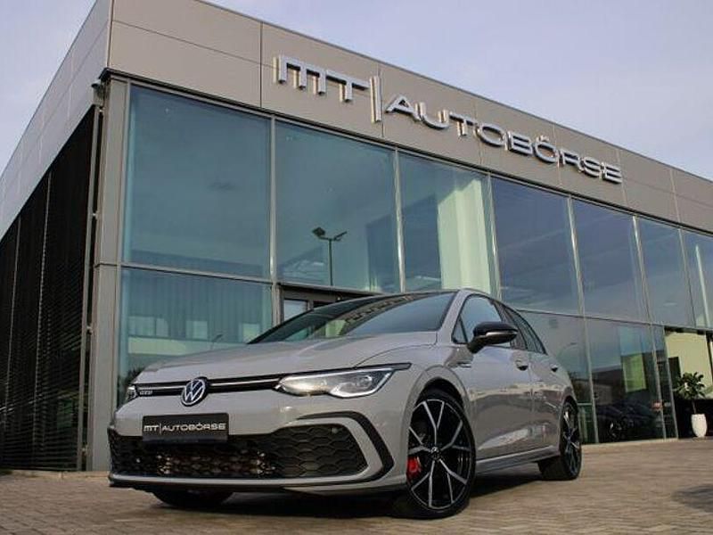 Grau Gebraucht 2022 VW Golf VIII Style Limousine | 29.500 € (Teuer) - Bild 1/4