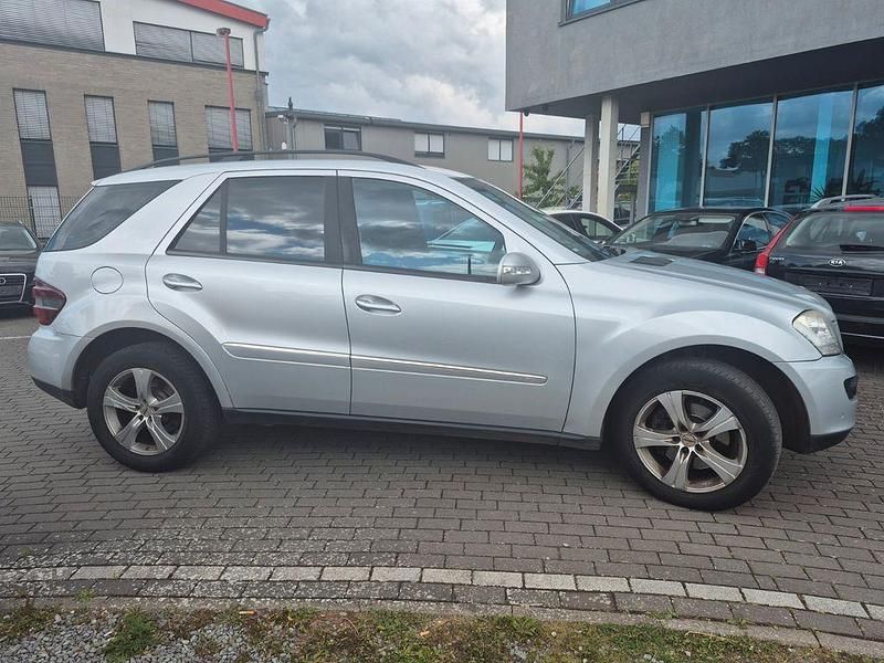 Iridiumsilber metalliclack Gebraucht 2007 Mercedes ML320 SUV | 5.900 € (Superpreis) - Bild 1/4