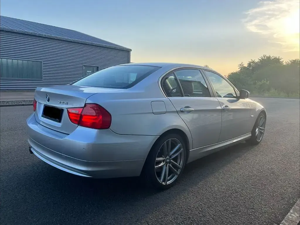 Gebraucht BMW 325 Comfort Edition 218 PS (160 kW) 2010 Silber Limousine