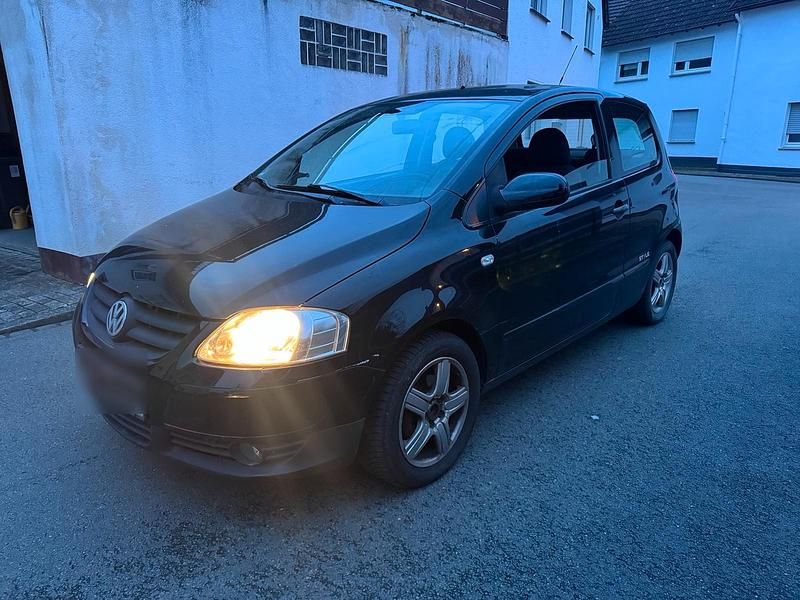 Schwarz Gebraucht 2011 VW Fox Style Kleinwagen | 1.600 € (Fairer Preis) - Bild 1/4