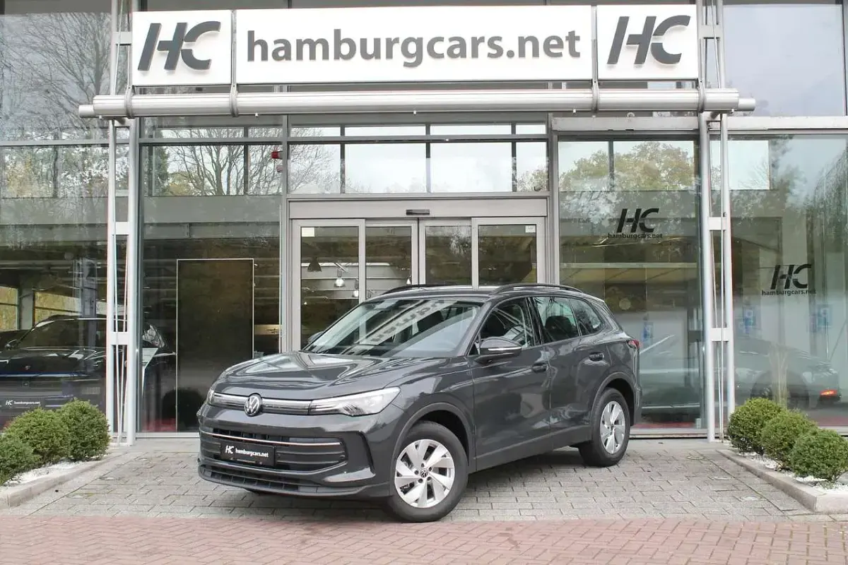 Neu VW Tiguan Business 150 PS (110 kW) 2026 Delfingrau metallic SUV