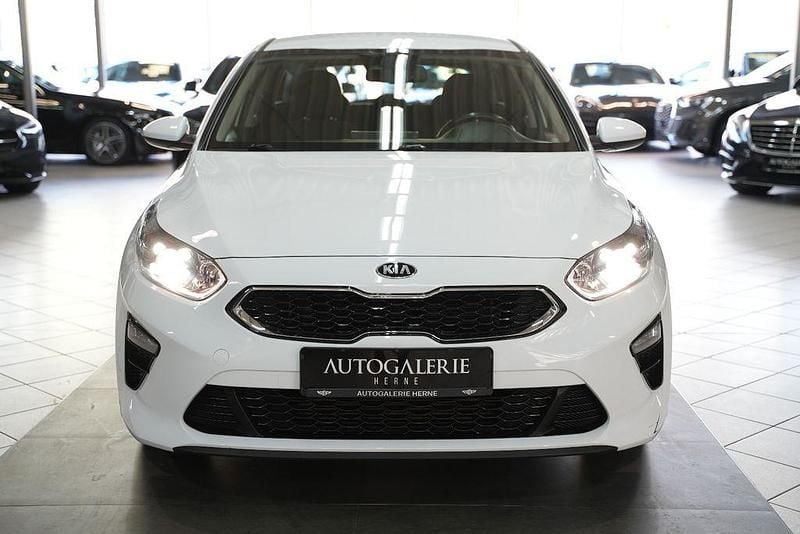 Gebraucht Kia Ceed Vision 136 PS (100 kW) 2020 Weiß Kleinwagen