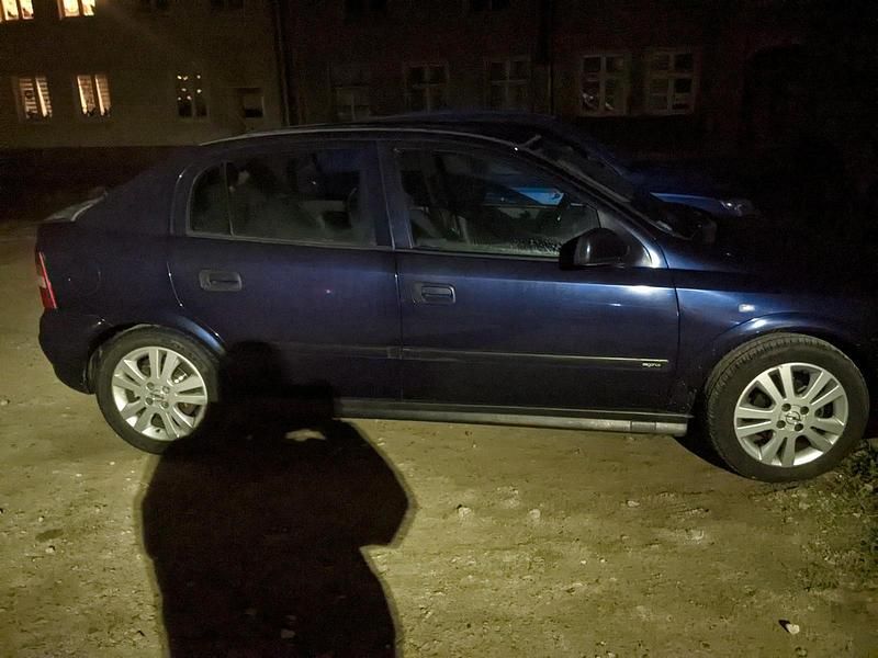 Gebraucht Opel Astra 101 PS (74 kW) 1998 Blau Limousine