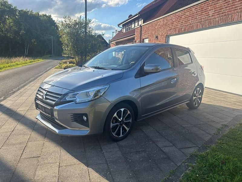 Grau Gebraucht 2020 Mitsubishi Space Star Top Limousine | 13.590 € (Fairer Preis) - Bild 1/4