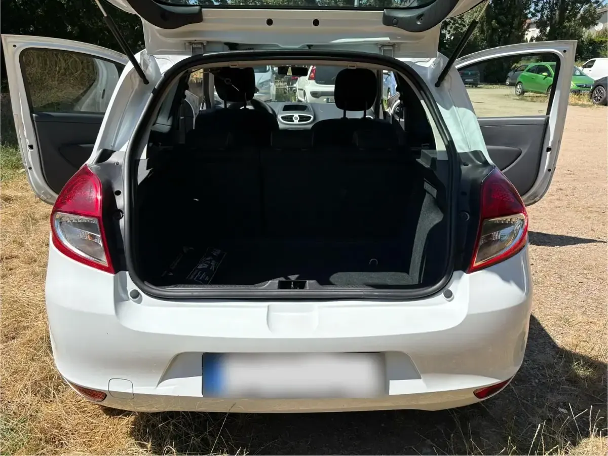Gebraucht Renault Clio III 75 PS (55 kW) 2012 Weiß Limousine