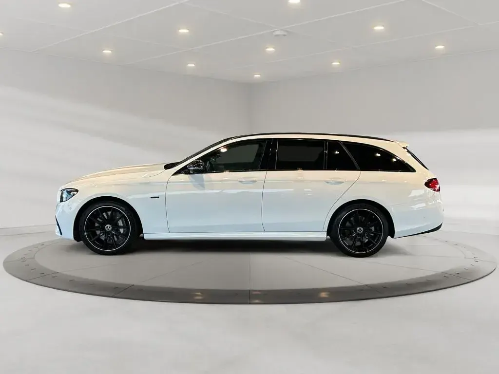 Gebraucht Mercedes E400 AMG 330 PS (242 kW) 2023 Weiß Limousine