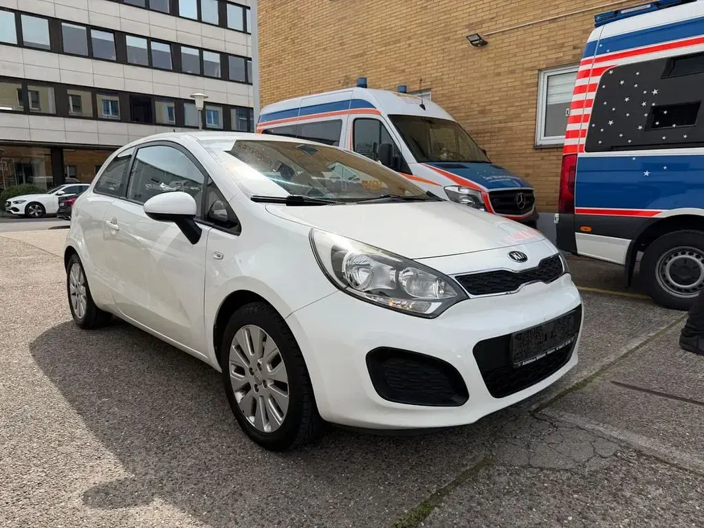Gebraucht Kia Rio Edition 7 75 PS (55 kW) 2012 Weiß Kleinwagen