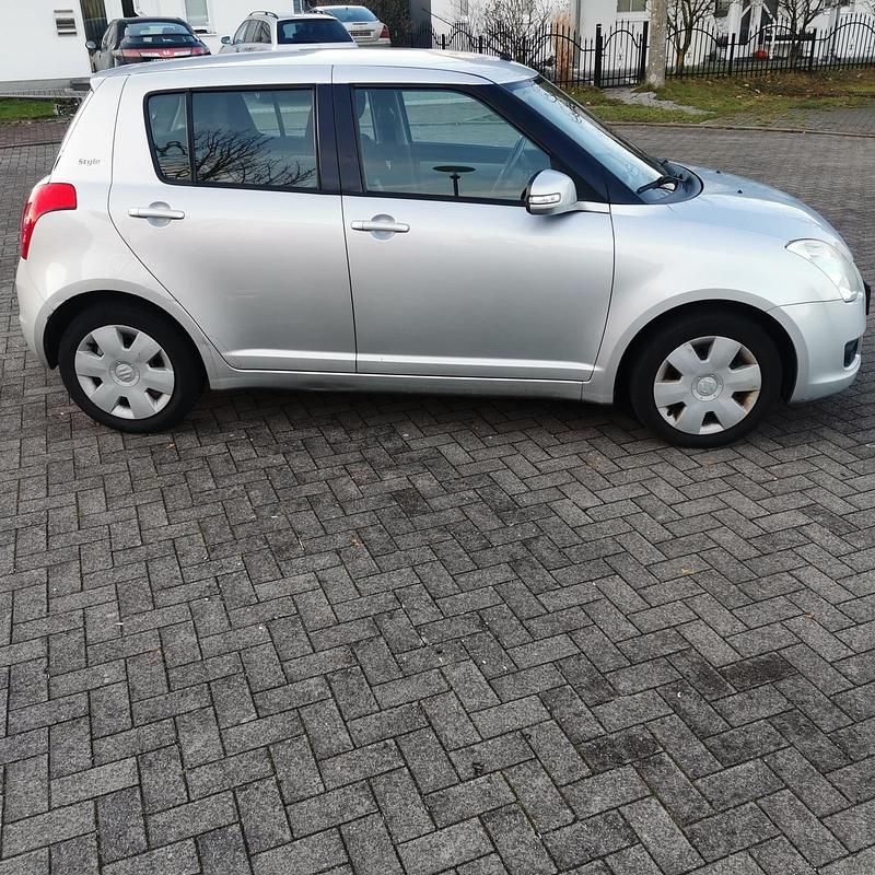 Gebraucht Suzuki Swift 98 PS (72 kW) 2010 Silber Kleinwagen