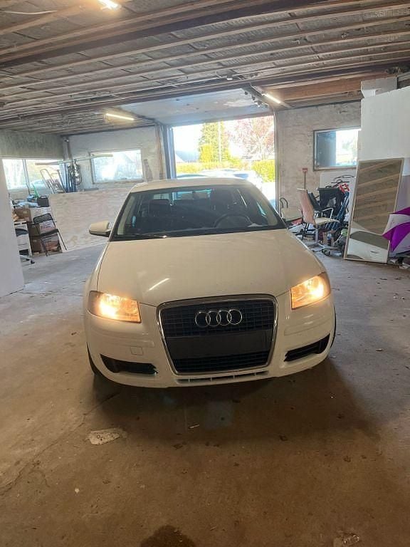 Weiß Gebraucht 2008 Audi A3 Attraction Limousine | 1.899 € (Superpreis) - Bild 1/4
