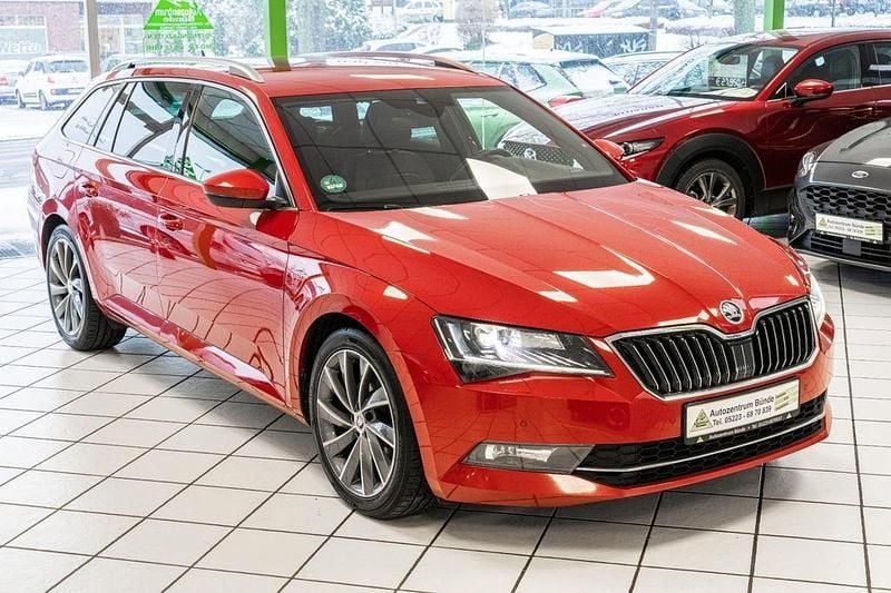 Rot Gebraucht 2019 Skoda Superb LAURIN & KLEMENT Kombi | 19.950 € (Fairer Preis) - Bild 1/4