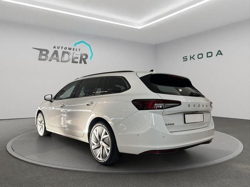 Gebraucht Skoda Superb Ambition 193 PS (141 kW) 2024 Purity weiss Kombi