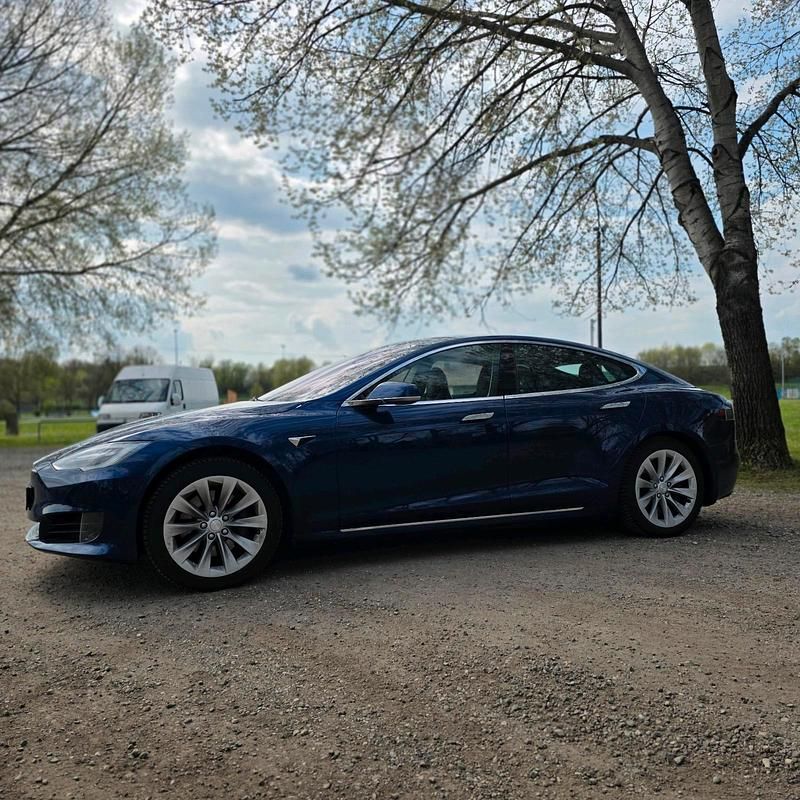 Second-hand Tesla Model S 244 kW (333 CP) 2017 Albastru Hatchback