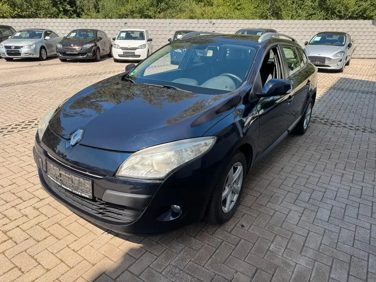 Gebraucht Renault Mégane GrandTour 106 PS (77 kW) 2010 Blau Kombi