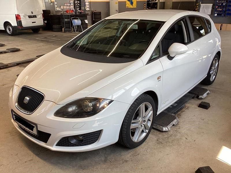 Weiß Gebraucht 2012 Seat Leon Copa Limousine | 5.550 € (Guter Preis) - Bild 1/4