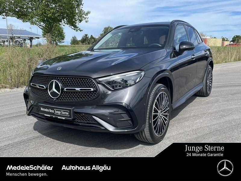 Lack graphitgrau (metallic) Gebraucht 2024 Mercedes GLC300e AMG SUV | 59.590 € (Fairer Preis) - Bild 1/4