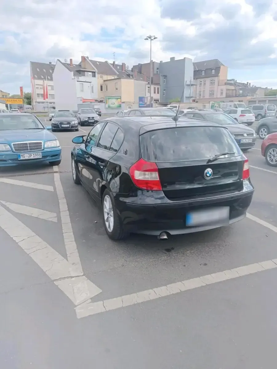 Gebraucht BMW 118 122 PS (89 kW) 2005 Schwarz Kleinwagen
