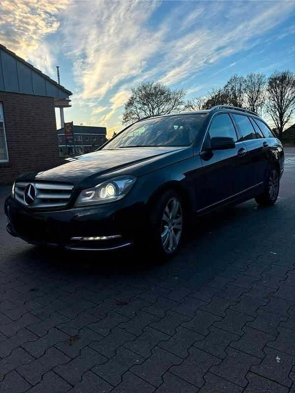 Schwarz Gebraucht 2013 Mercedes C220 Avantgarde Kombi | 5.999 € (Guter Preis) - Bild 1/4