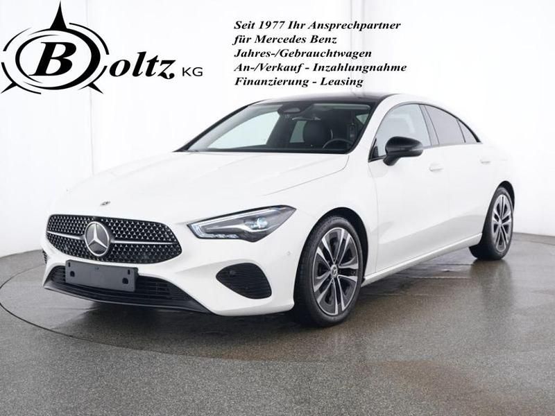 Polarweiß Gebraucht 2024 Mercedes CLA180 Night Limousine | 32.900 € (Guter Preis) - Bild 1/4