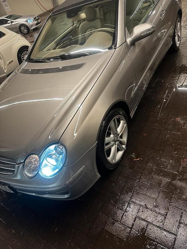 Gebraucht Mercedes CLK320 224 PS (164 kW) 2008 Grau Cabrio