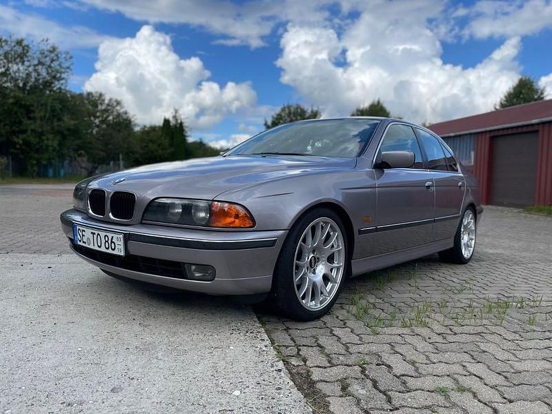 Silber Gebraucht 2000 BMW 523 Performance Limousine | 10.990 € - Bild 1/4