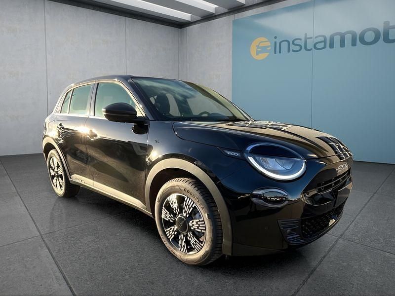 Neu Fiat 600 110 PS (80 kW) 2025 Schwarz SUV