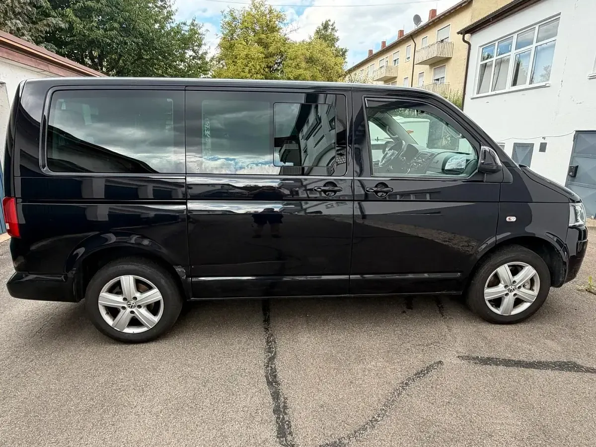 Gebraucht VW Multivan 179 PS (131 kW) 2013 Schwarz Van / Kleinbus