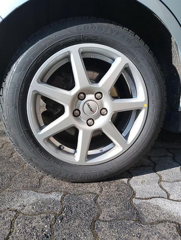 Gebraucht Ford Grand C-Max Trend 125 PS (91 kW) 2013 Silber Van / Kleinbus