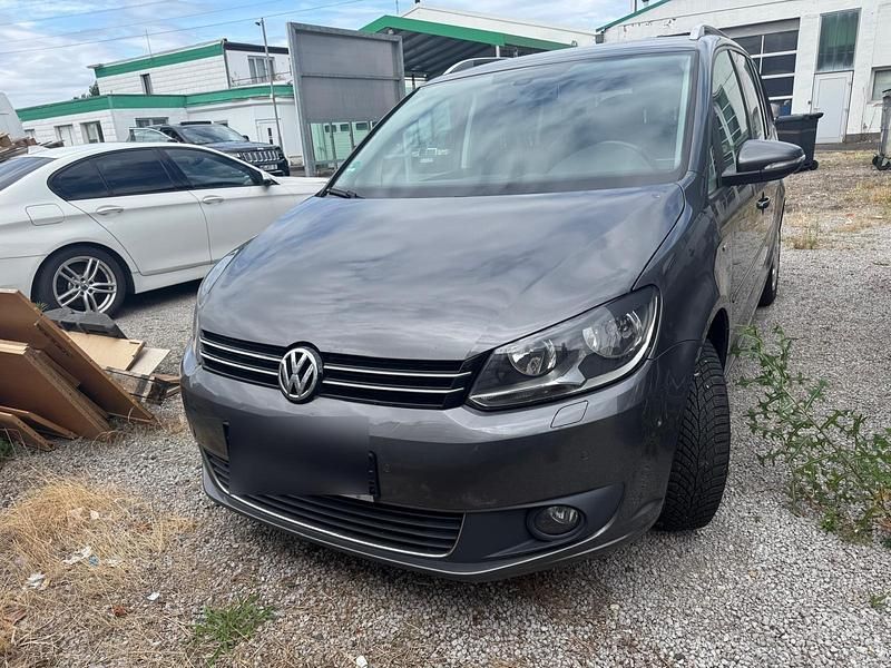Braun Gebraucht 2015 VW Touran Van / Kleinbus | 6.500 € (Superpreis) - Bild 1/4