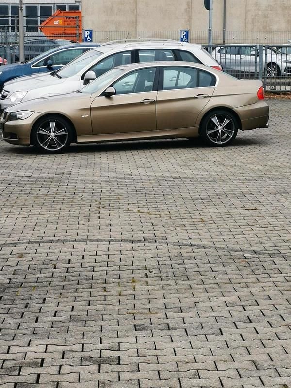 Gold Gebraucht 2006 BMW 325 Limousine | 3.400 € - Bild 1/4