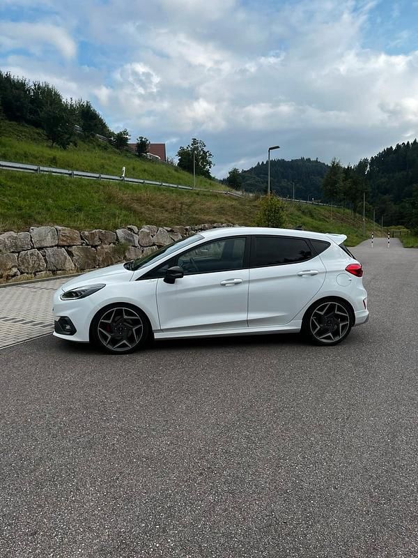 Gebraucht Ford Fiesta ST 200 PS (147 kW) 2019 Weiß Kleinwagen