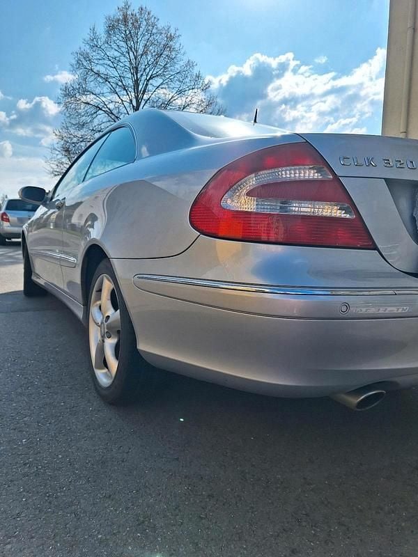 Gebraucht Mercedes CLK320 218 PS (160 kW) 2003 Silber Coupé