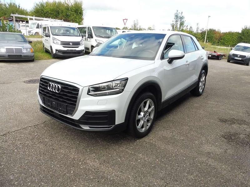 Gebraucht Audi Q2 116 PS (85 kW) 2018 Gletscherweiss SUV