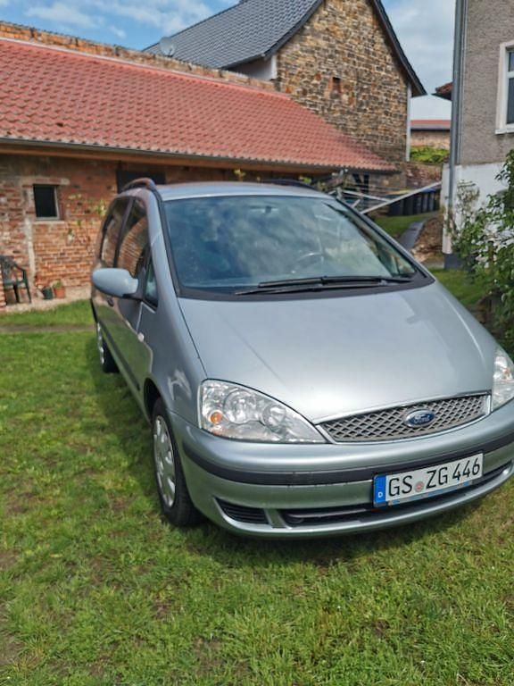 Silber Gebraucht 2005 Ford Galaxy Ghia Van / Kleinbus | 4.400 € (Teuer) - Bild 1/4