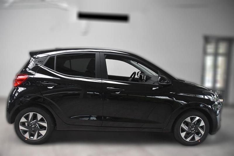 Neu Hyundai i10 Advanced 79 PS (58 kW) 2025 Schwarz metallic Kleinwagen