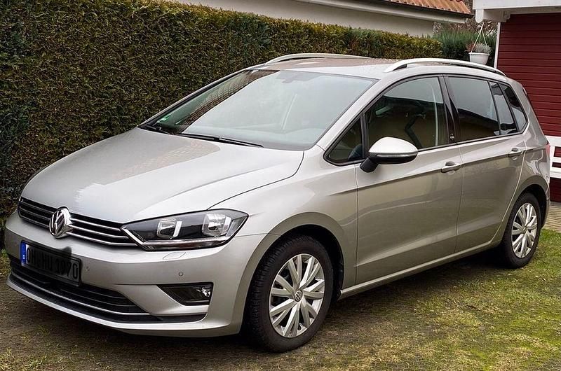 Silber Gebraucht 2017 VW Golf Sportsvan Sound Van / Kleinbus | 13.990 € (Fairer Preis) - Bild 1/4