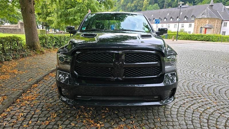 Schwarz Gebraucht 2015 Dodge Ram Abholung | 38.988 € (Teuer) - Bild 1/4