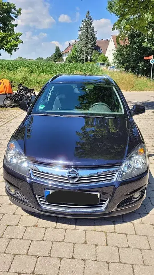 Gebraucht Opel Astra Edition 116 PS (85 kW) 2010 Schwarz Kombi