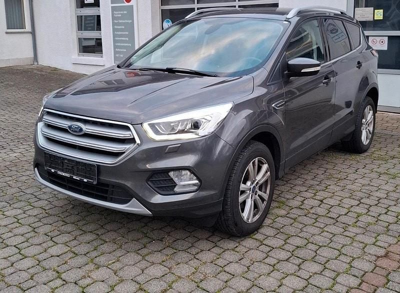 Gebraucht Ford Kuga 150 PS (110 kW) 2017 Silber SUV