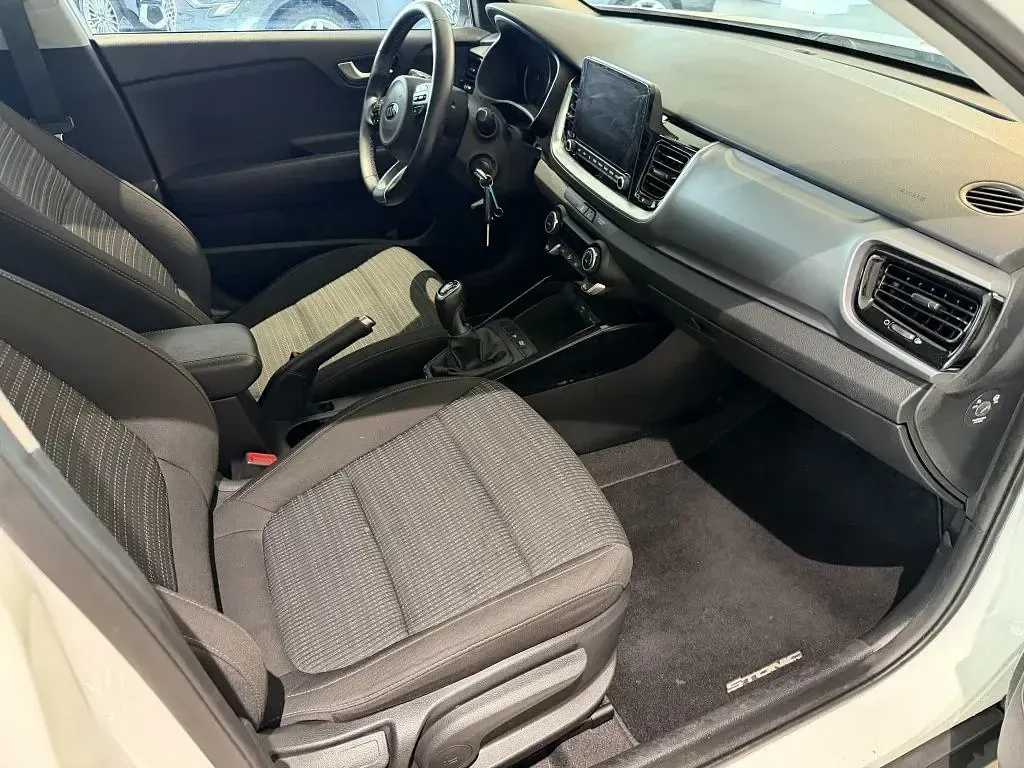 Gebraucht Kia Stonic 99 PS (72 kW) 2021 Weiß SUV