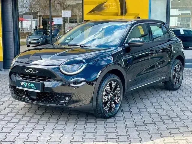 Usado Fiat 600 110 CV (80 kW) 2024 Negro SUV