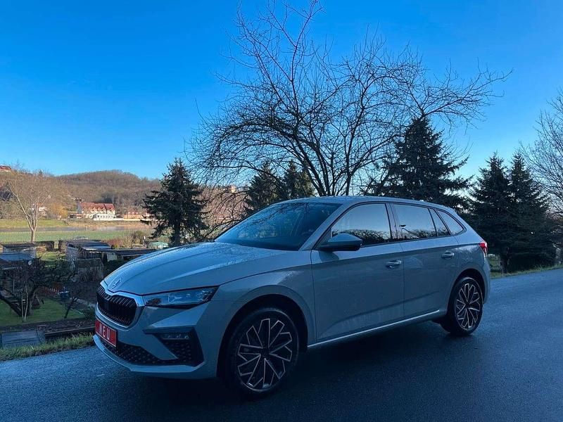 Grau Gebraucht 2025 Skoda Scala Tour Kleinwagen | 27.790 € (Teuer) - Bild 1/4
