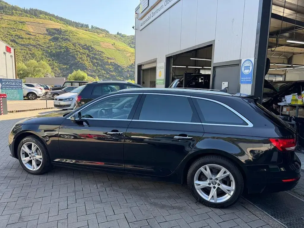 Gebraucht Audi A4 Design 190 PS (139 kW) 2018 Mythosschwarz Kombi