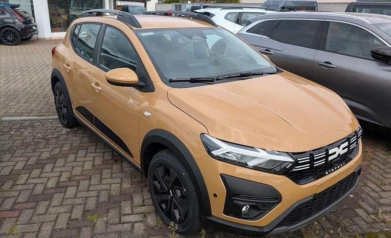 Beige safari Neu 2025 Dacia Sandero Expression Kleinwagen | 17.950 € (Fairer Preis) - Bild 1/4