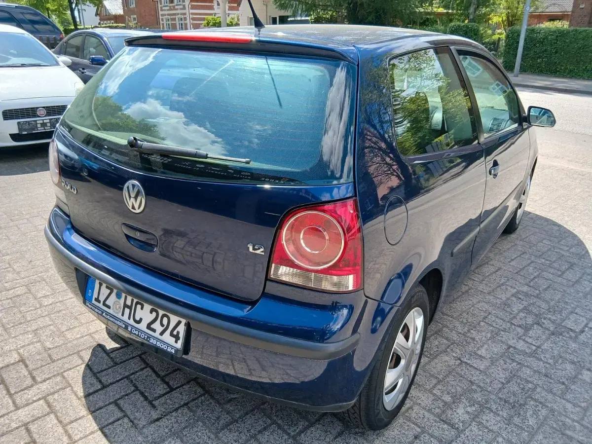 Gebraucht VW Polo 64 PS (47 kW) 2005 Blau Kleinwagen