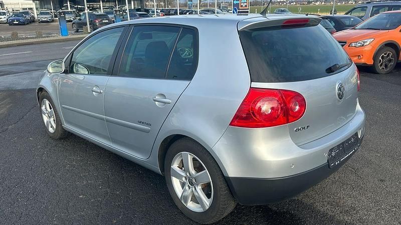 Gebraucht VW Golf 102 PS (75 kW) 2008 Silber Limousine