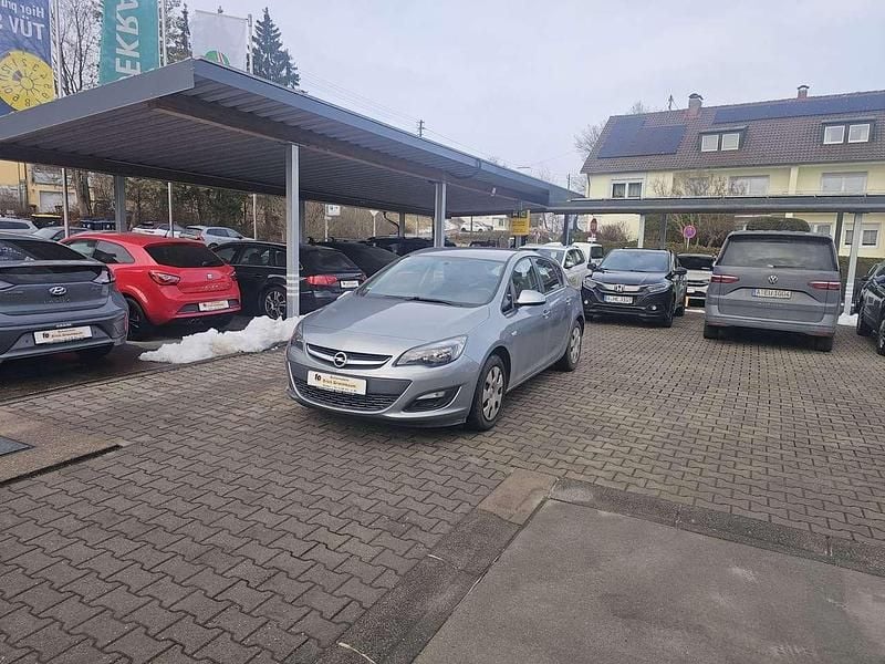 Gebraucht Opel Astra Selection 116 PS (85 kW) 2015 Silbersee/perl silber (m2) Kleinwagen