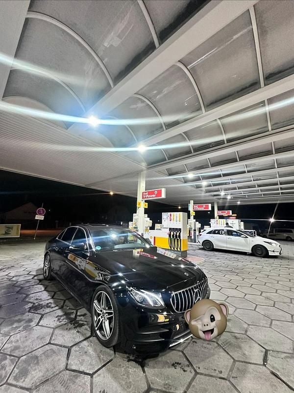 Gebraucht Mercedes E220 AMG 194 PS (142 kW) 2019 Schwarz Limousine