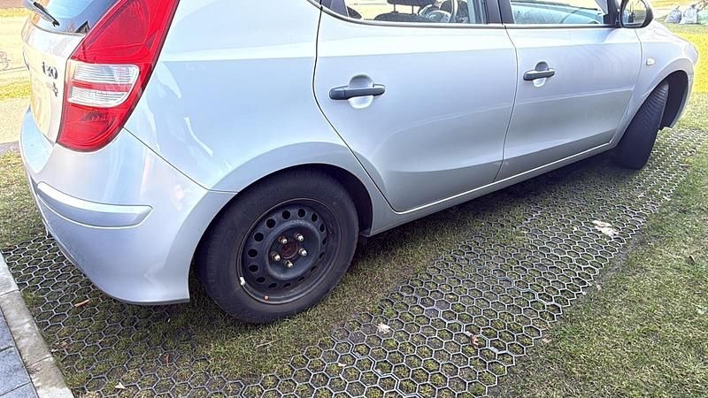 Gebraucht Hyundai i30 109 PS (80 kW) 2009 Silber Kleinwagen