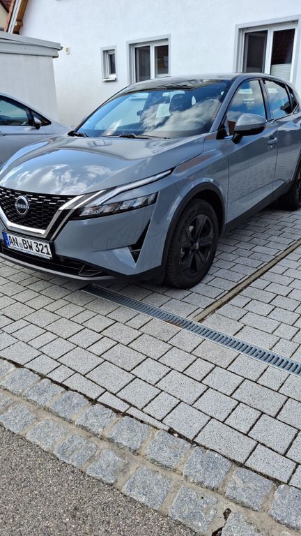 Grau Gebraucht 2023 Nissan Qashqai Visia SUV | 19.099 € (Superpreis) - Bild 1/4